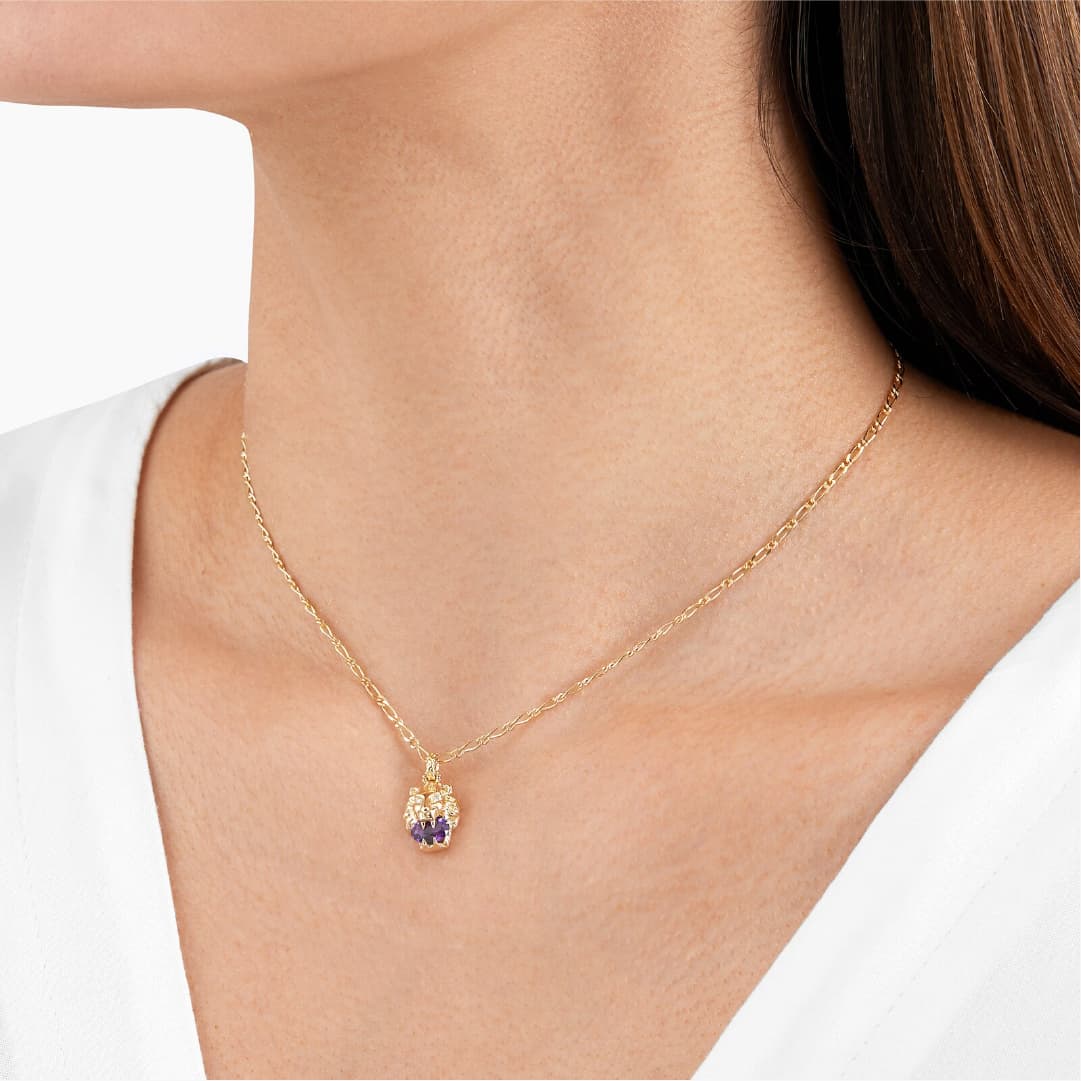 Pendiente Gucci Lion Head oro amarillo 18K, diamantes y amatista — imagen 3